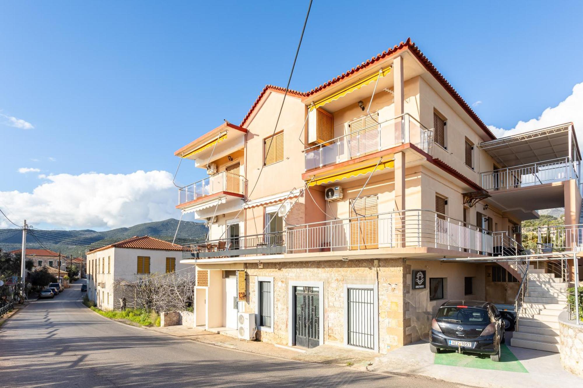 Sunset Serenity - Seaside Getaway Apartment *