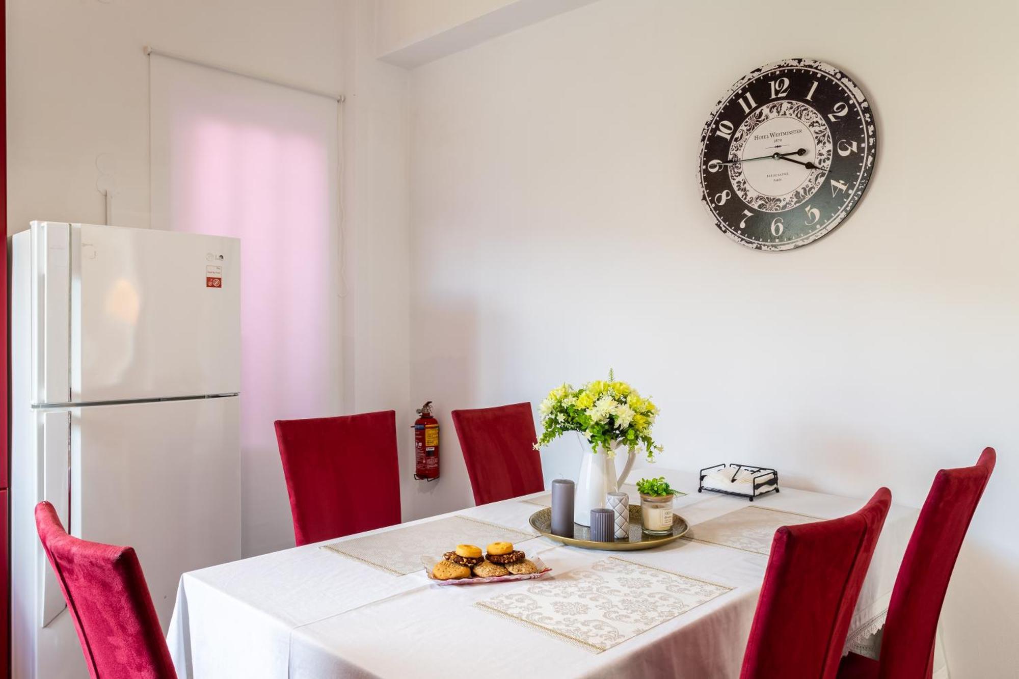 Sunset Serenity - Seaside Getaway Apartment *
