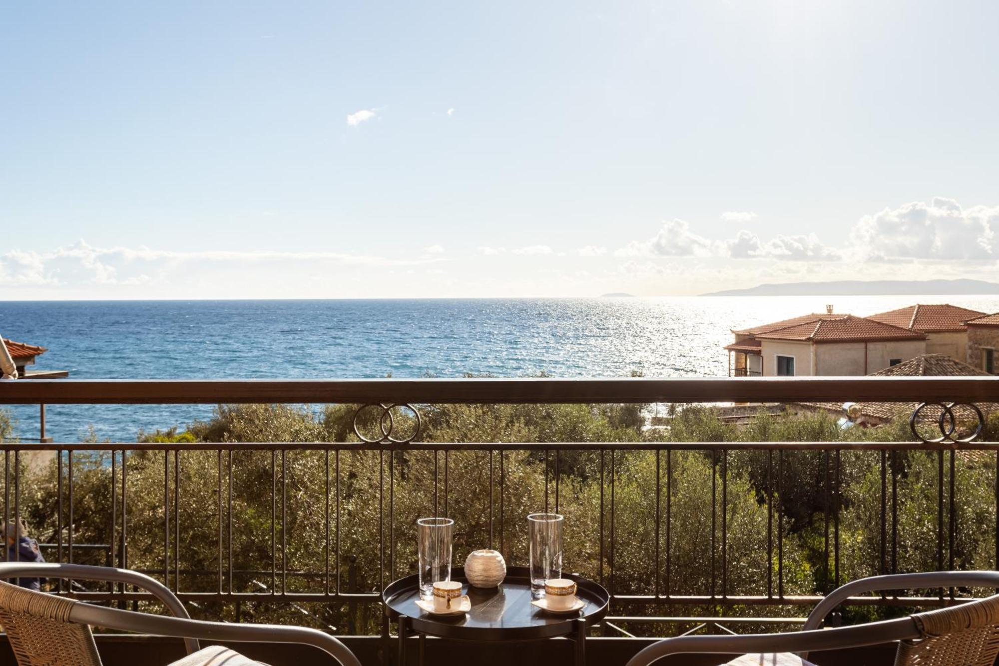 Sunset Serenity - Seaside Getaway Kardamyli