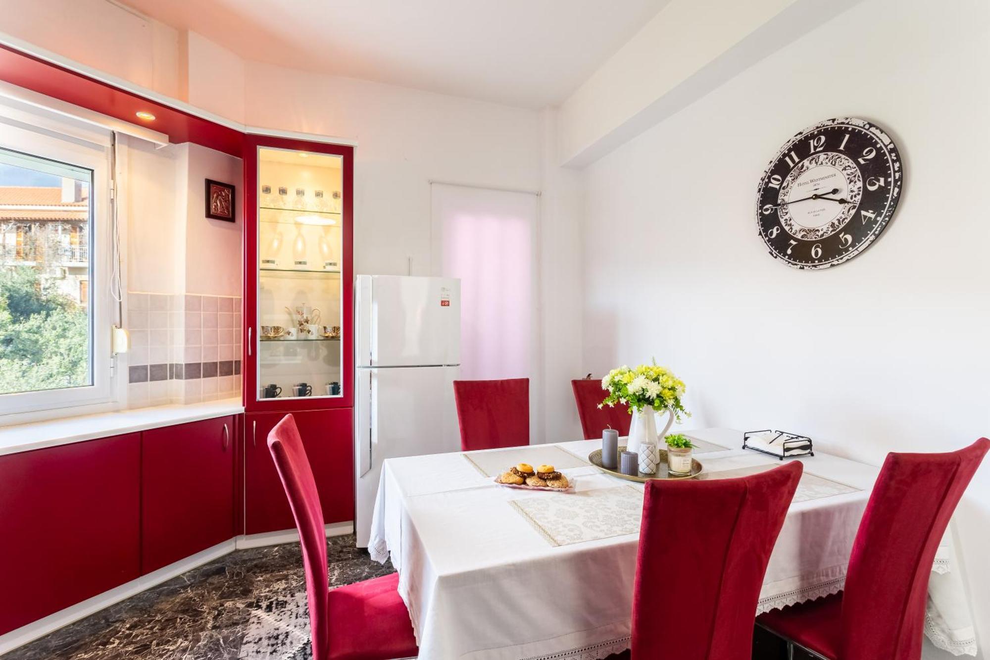 Sunset Serenity - Seaside Getaway Apartment