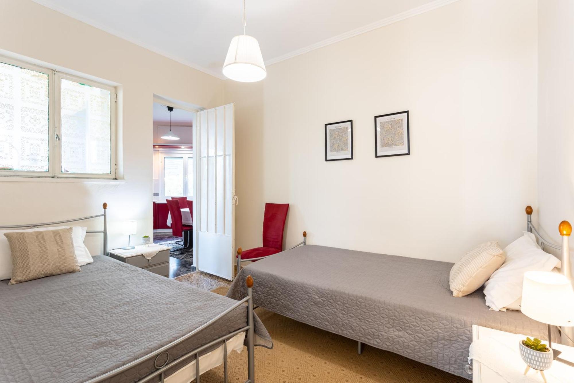 Sunset Serenity - Seaside Getaway Apartment Kardamyli